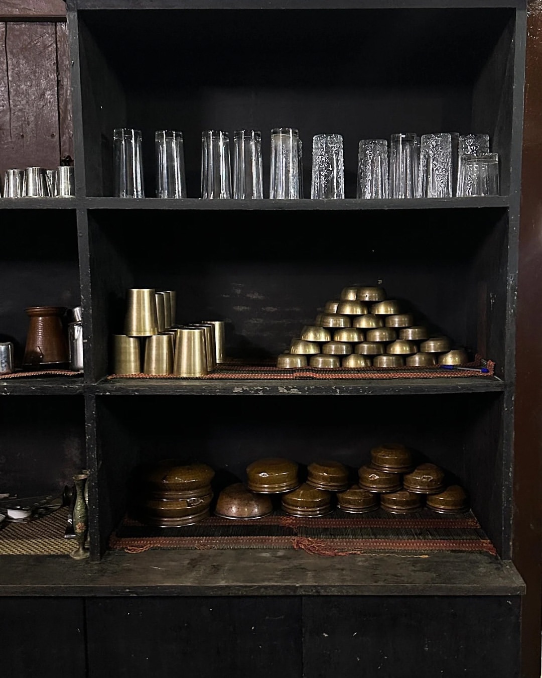 Heritage kitchen with brass utensils at Niramayam